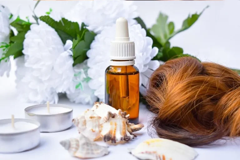 مهم‌ترین خواص و مزایای روغن کرچک برای مو
