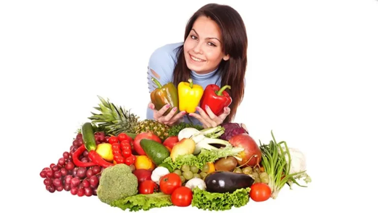 چگونه تغذیه سالم بر زیبایی پوست و مو تأثیر می‌گذارد؟