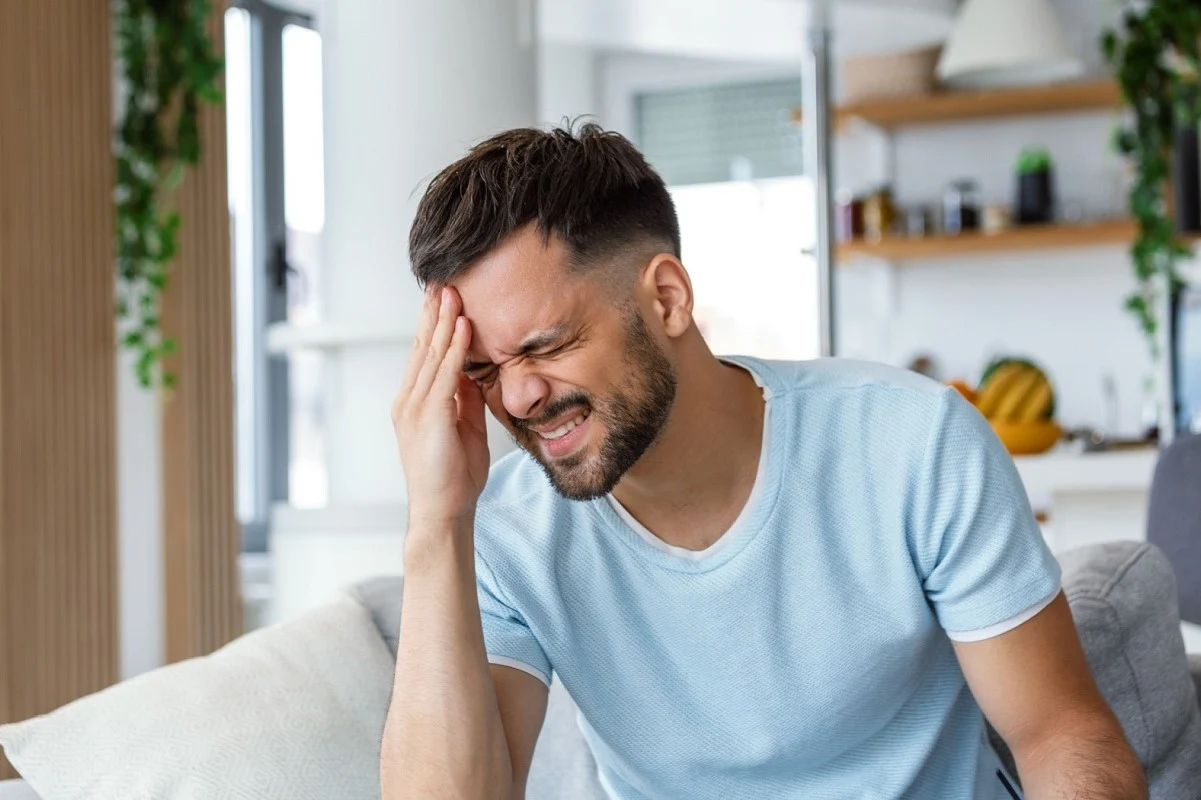 میگرن چیست؟ علل، علائم و اهمیت درمان سریع